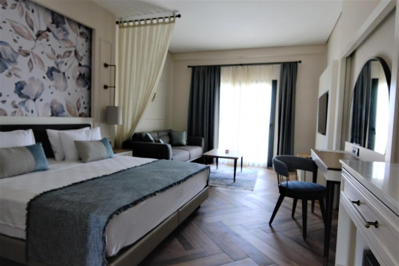 Soliport Hotel & Spa Alacatı Bagian luar foto