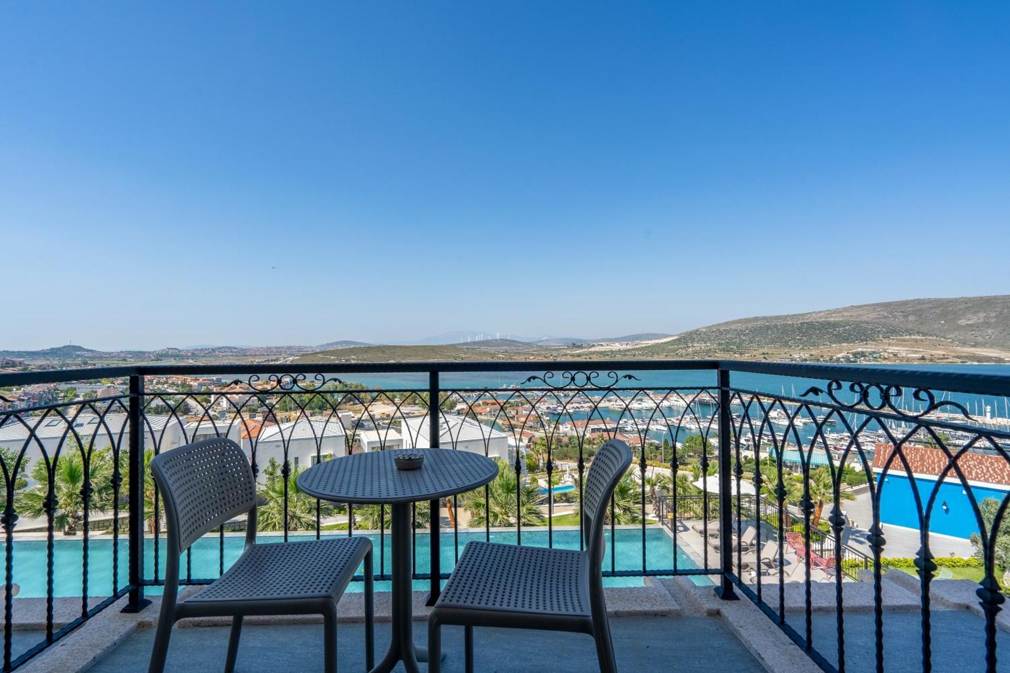Soliport Hotel & Spa Alacatı Bagian luar foto