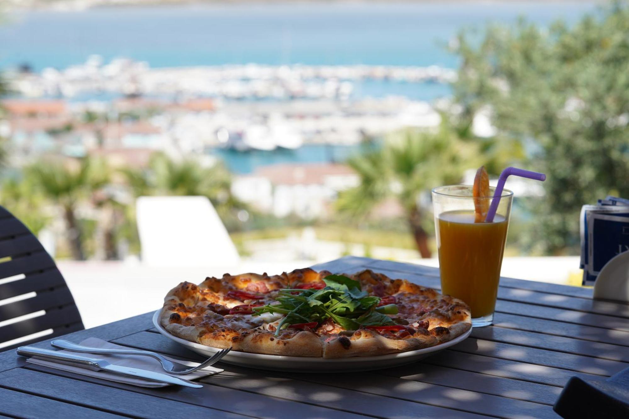Soliport Hotel & Spa Alacatı Bagian luar foto